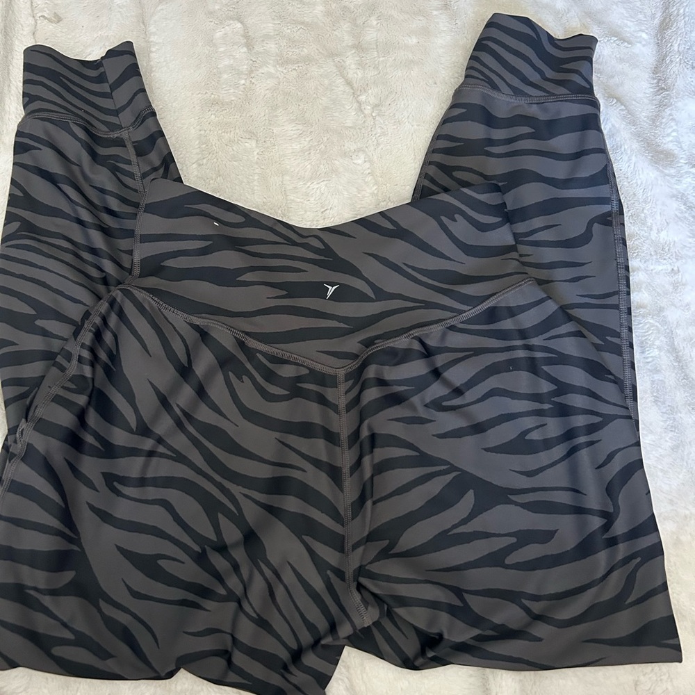 Old Navy Stylish Zebra Print Women's Athleisure Pants NWOT - Picture 2 of 3